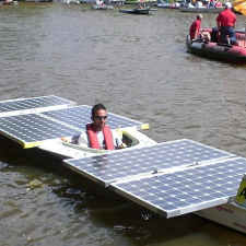 UFRJ realiza competição de barcos movidos à energia solar